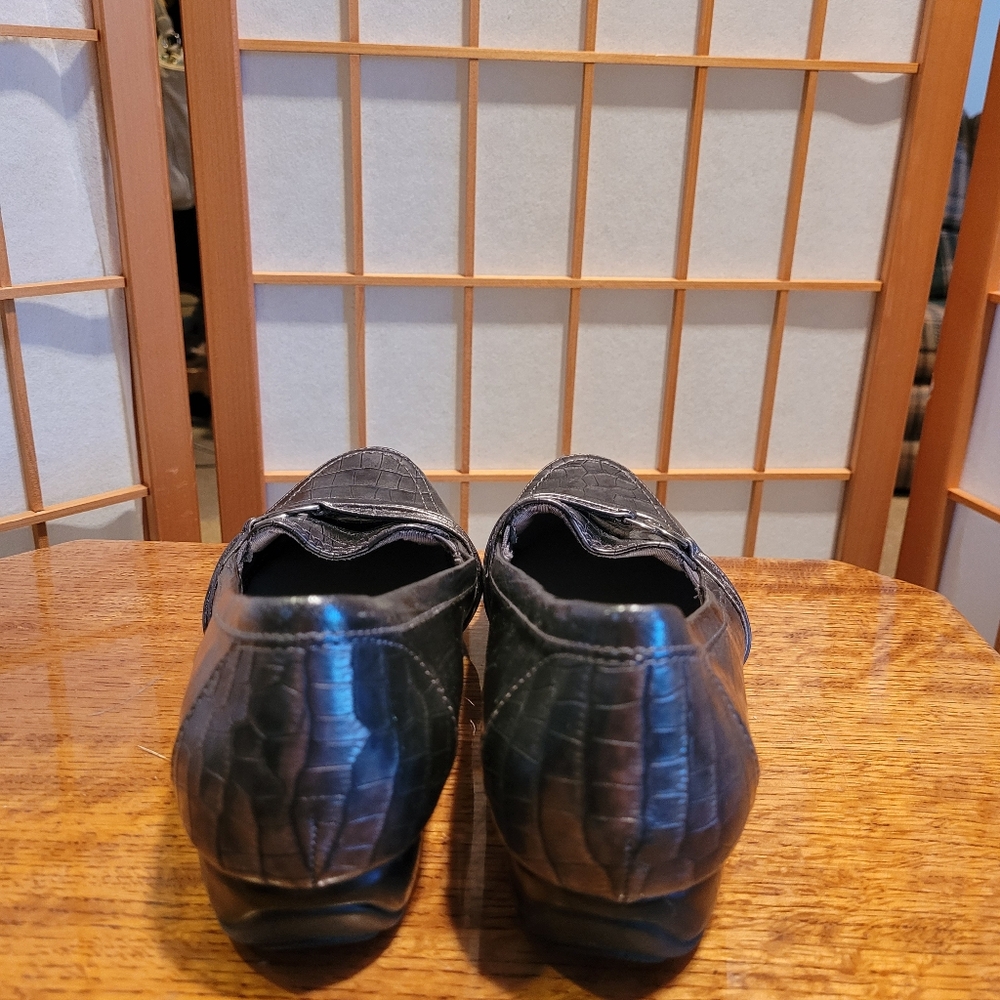 Flats - Picture 6 of 11